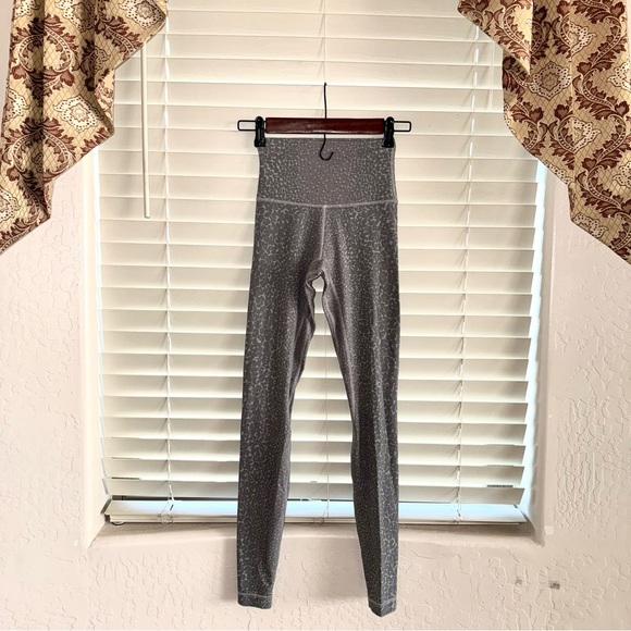 EUC Align Pant 28" *Engineer Print, City Camo Silver Drop, Size 2, NO PILLING - Picture 4 of 9